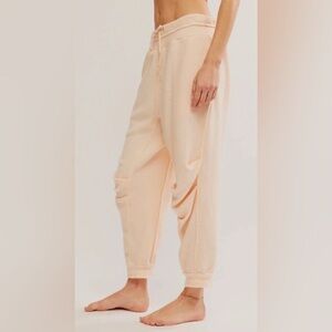 NWT Free People Intimately Day Off Fleece Joggers in peach - Sz L